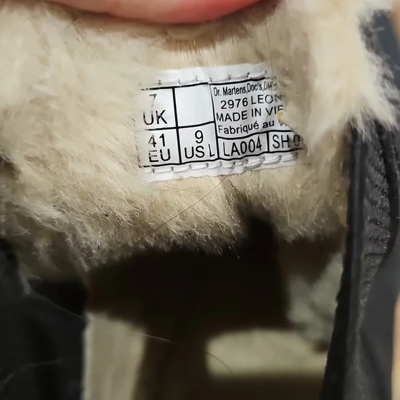 Dr. Martens Chelsea Black Leather Boots with Faux Fur Cream Lining. - Picture 7 of 7